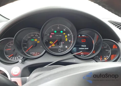 2013 Porsche Cayenne z USA, uszkodzony, nr VIN WP1AA2A23DLA03197